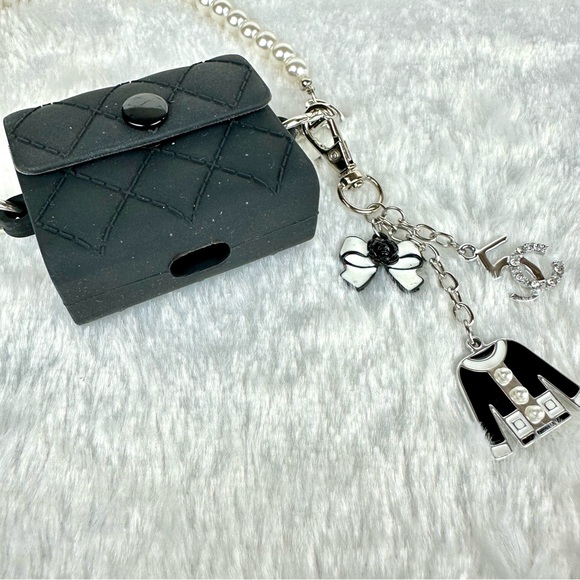 AirPods case with pearl chain and charms! - Picture 4 of 6